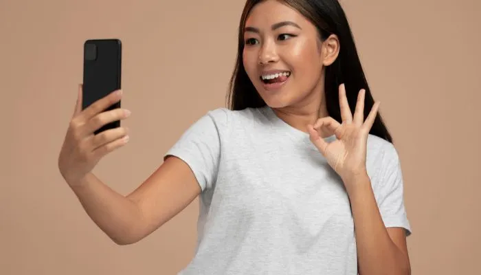 Menjaga Postur Tubuh Tetap Sehat saat Menggunakan Smartphone